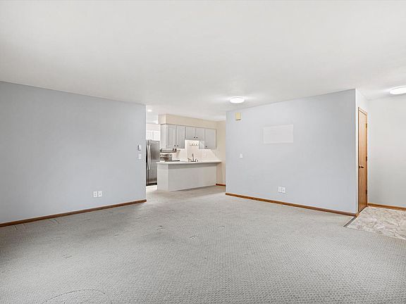 4th image of 501 Slinger ROAD EAST East #1