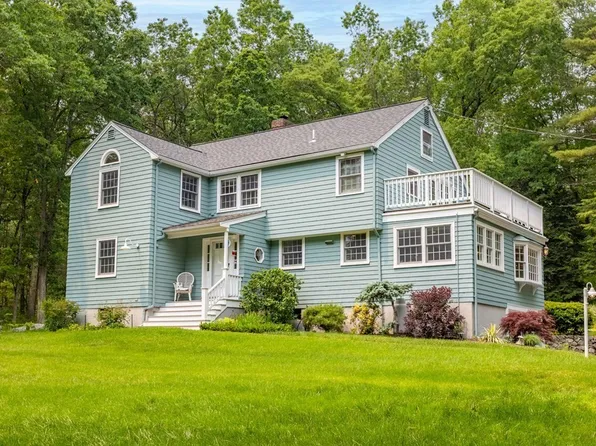 120 Evergreen Ln, Carlisle, MA 01741