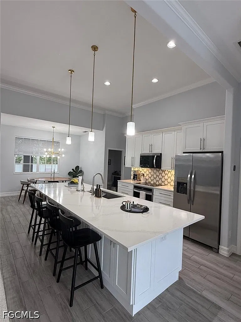 3 bed, 2.0 bath, 1882 sqft, $2,200 — Photo 3