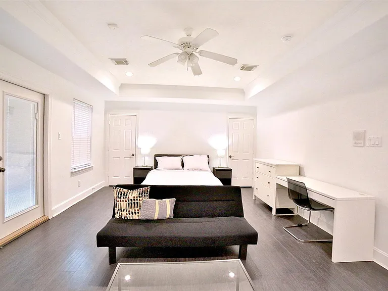 2410 Dorrington St #C — Photo 23
