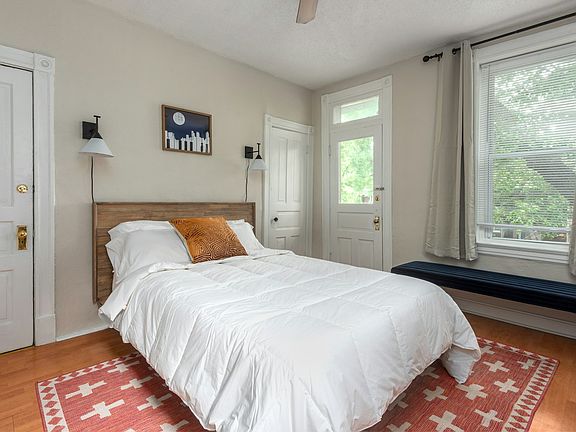 4th image of 4055-4057 Hartford St #4055