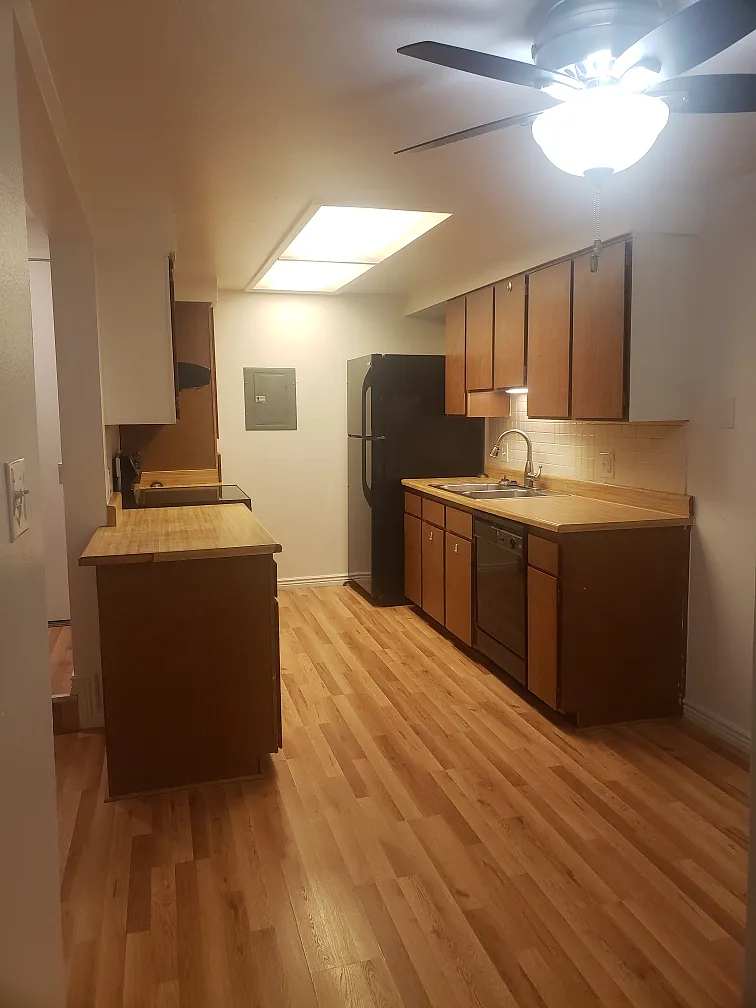2929 W Floyd Ave — Photo 1