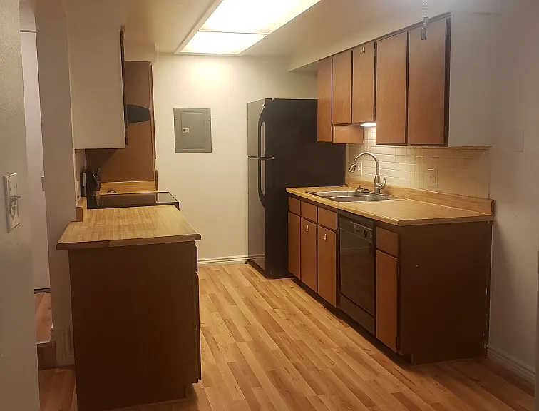 2929 W Floyd Ave — Photo 1