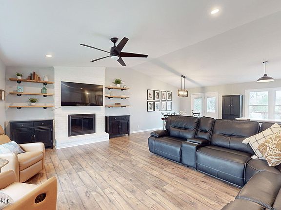 2nd image of 11211 Darlington Pl