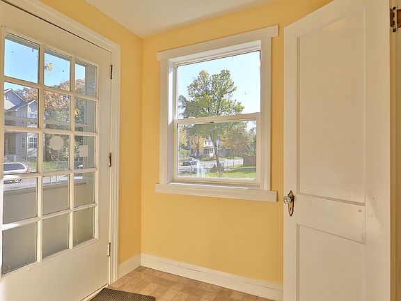 5th image of 2515 Emerson Ave N