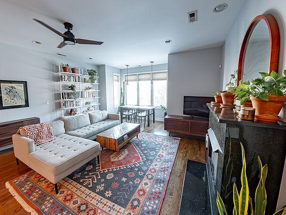 4th image of 1134 N California Ave APT 201