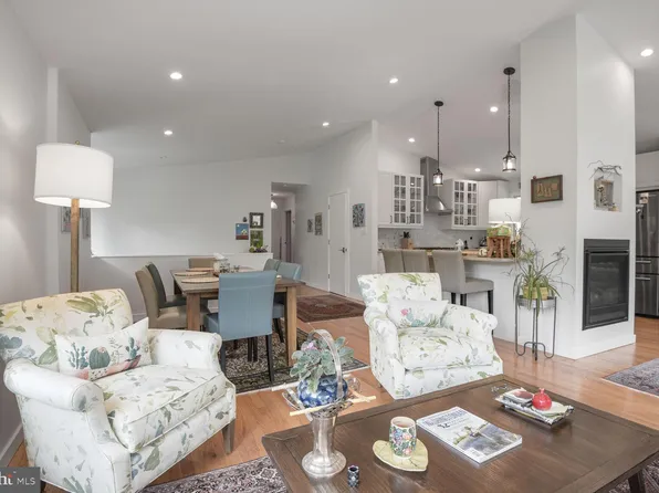 6322 Walhonding Rd, Bethesda, MD 20816