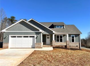 104 Arrowood Ln, Harmony, NC 28634