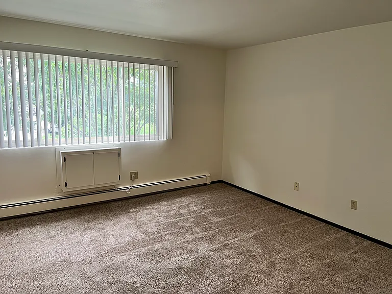 670 E Lincoln Ave — Photo 8