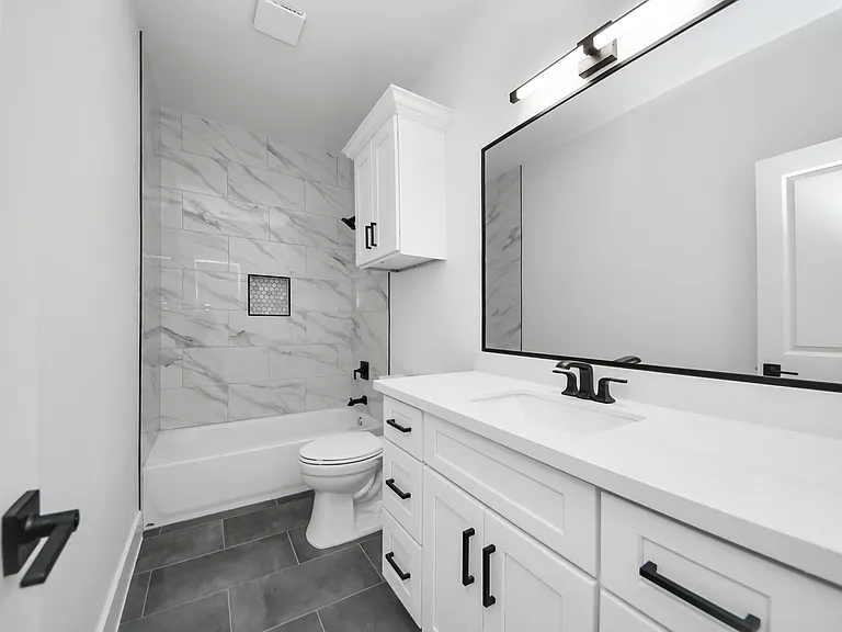 8218 Lawler St — Photo 24