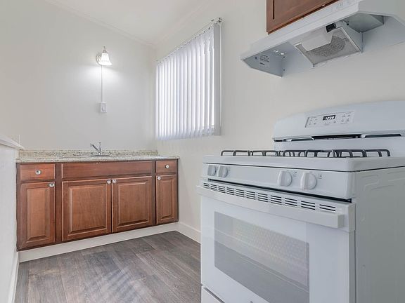 4th image of 5551 Case Ave #5557-1/4