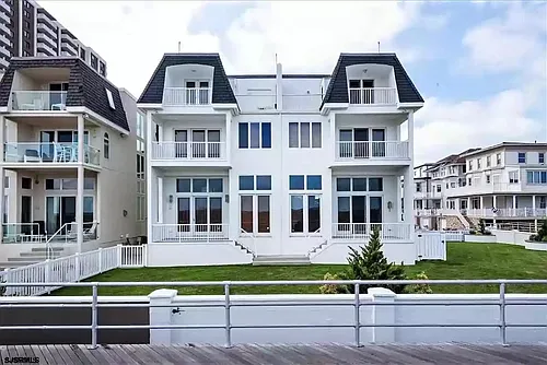 4501 Boardwalk #B Photo 1