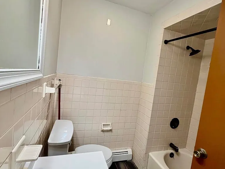 110 Humphrey Ave — Photo 13