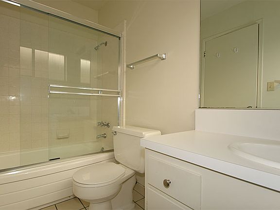 5th image of 562 Kendall Ave APT 37