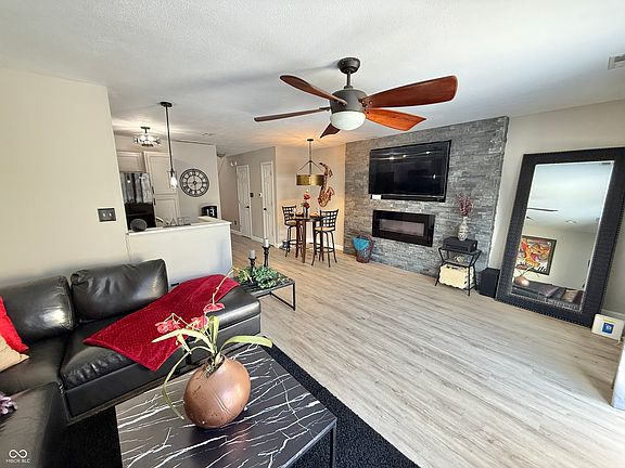 4th image of 610 Bayberry Ct W