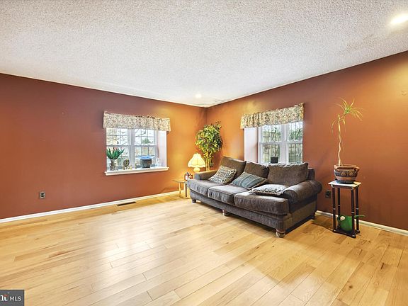 5th image of 383 E Gorgas Ln