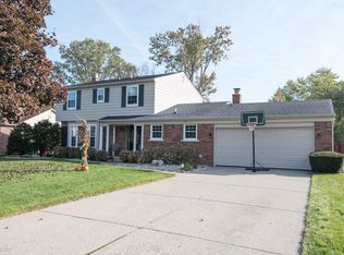 39136 Cloverleaf St, Harrison Township, MI 48045