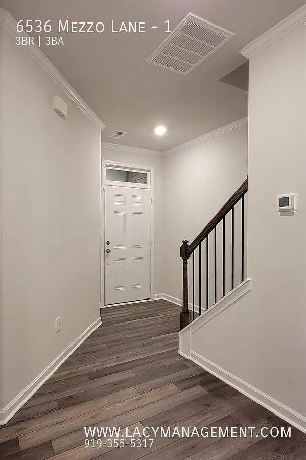 3 bed, 3.0 bath, 1924 sqft, $2,095 — Photo 4