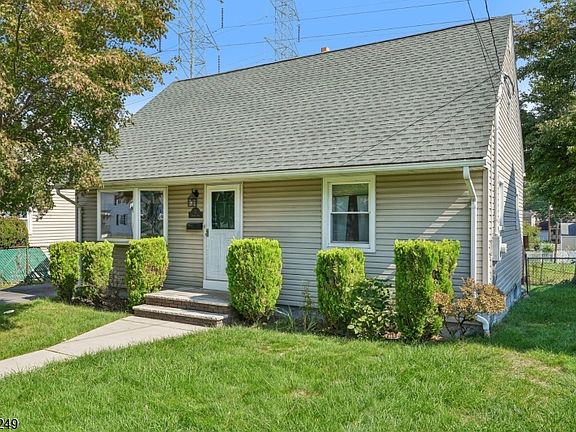 3rd image of 17 Bryant Ave