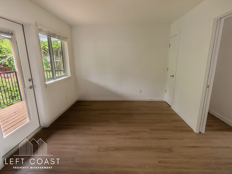 680 SE Highway 101 — Photo 40