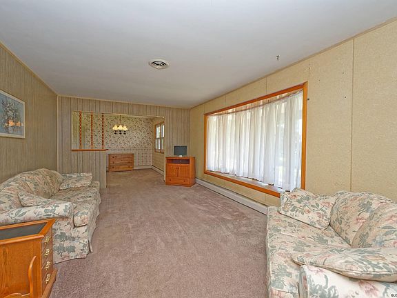 5th image of 6 Barbolt Ct