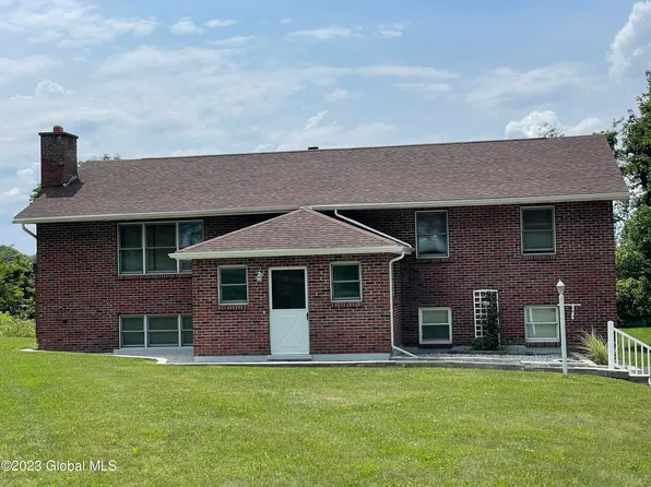 18 Woodhill Lane, Troy, NY 12180
