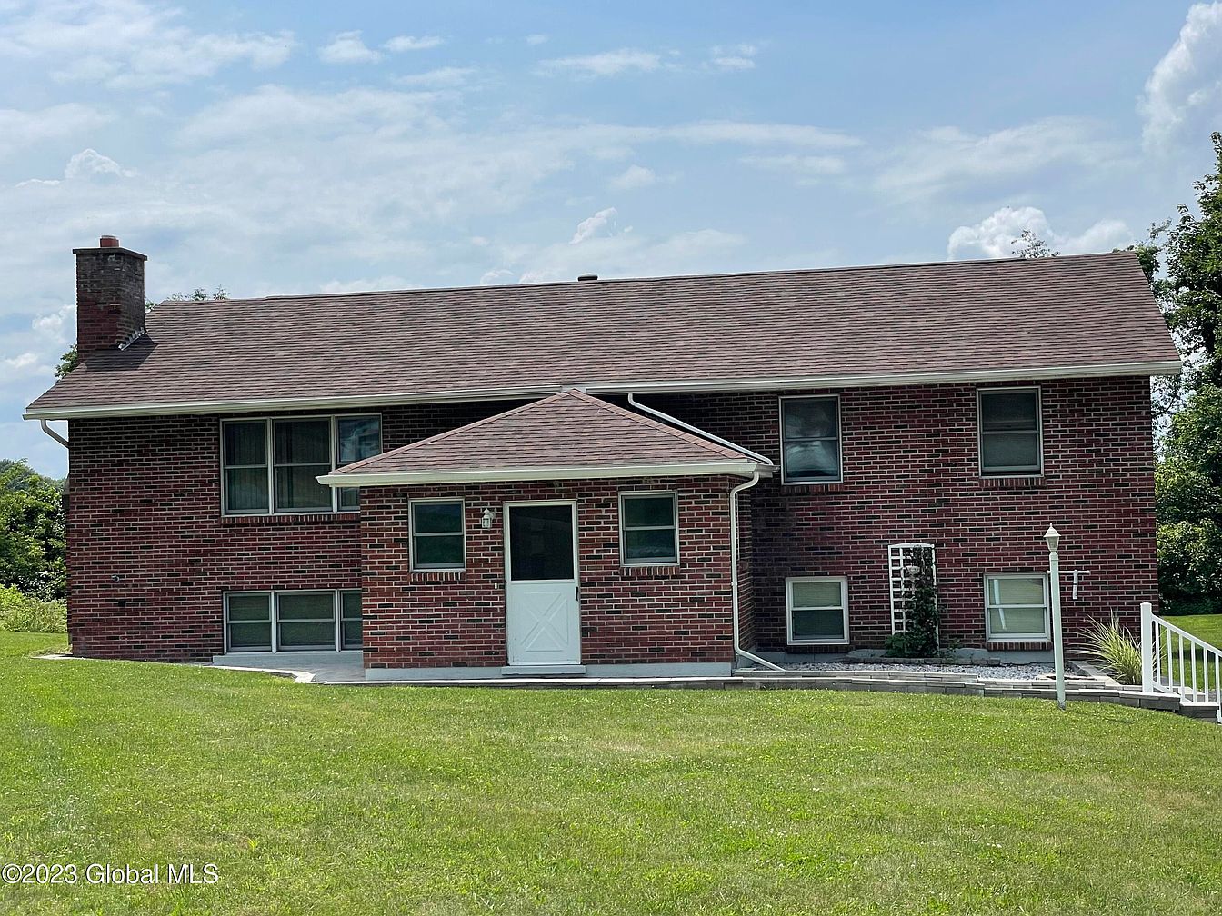 1st image of 18 Woodhill Lane