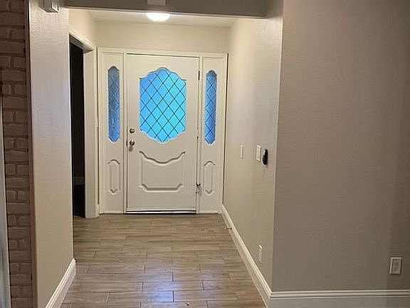 3rd image of 614 Glenview Cir