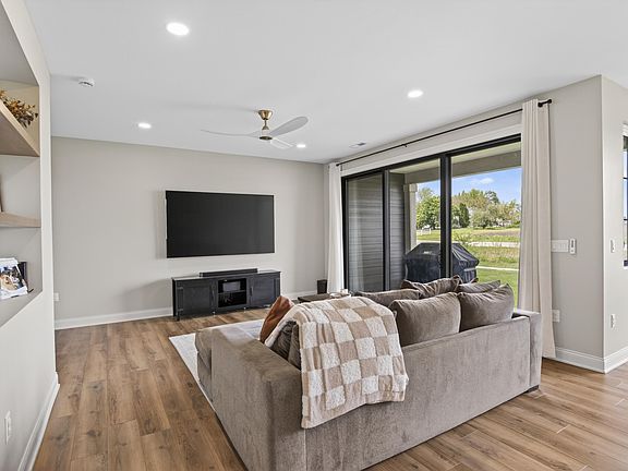 4th image of 2111 Lacey Dr