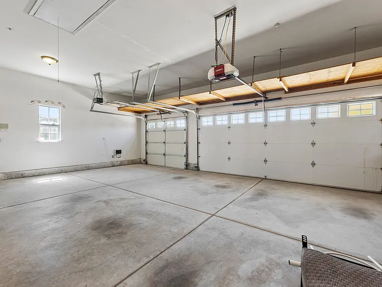 560 Diana Ave — Photo 32