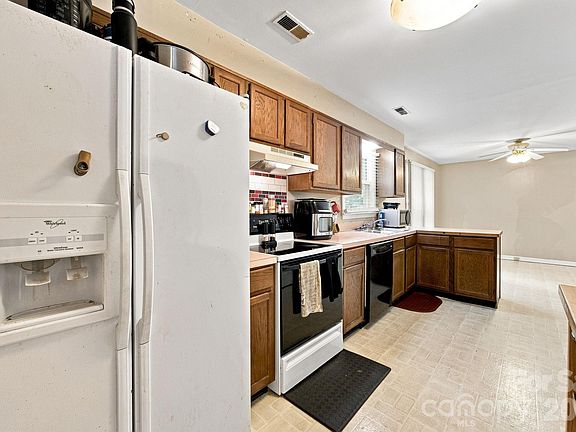 5th image of 5512 River Falls Dr #16