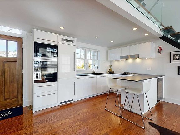 5th image of 5 Canoe Place Lndg #5