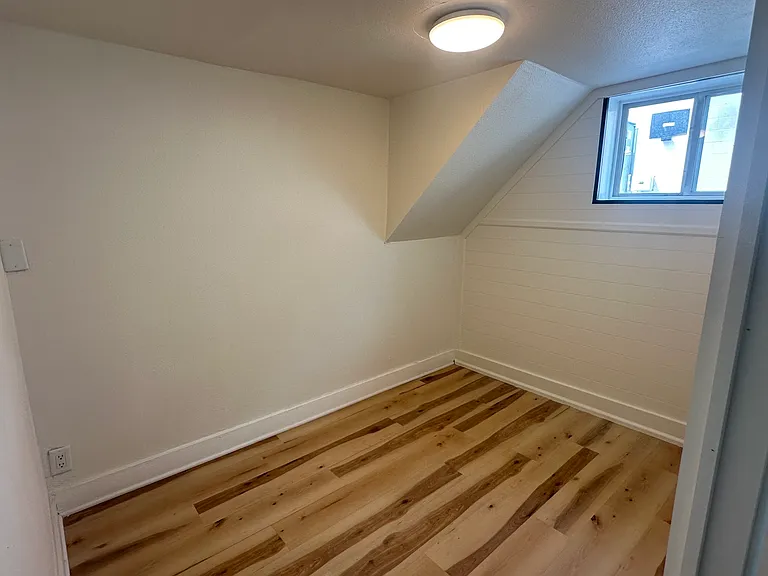 911 3rd Ave N #2 — Photo 3
