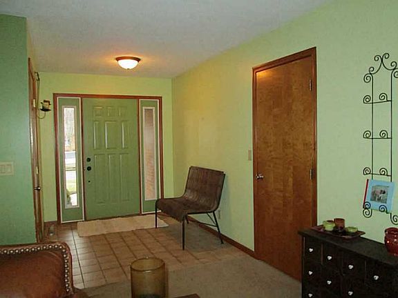 3rd image of 206 Diamond Dr