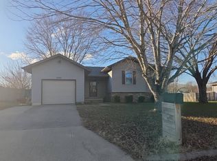 2201 S 14th St, Ozark, MO 65721