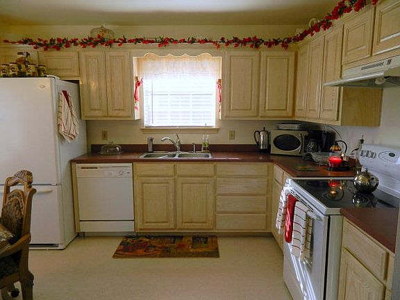 3rd image of 408 Brookover Cir
