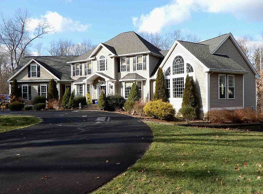 2nd image of 585 Felt Rd