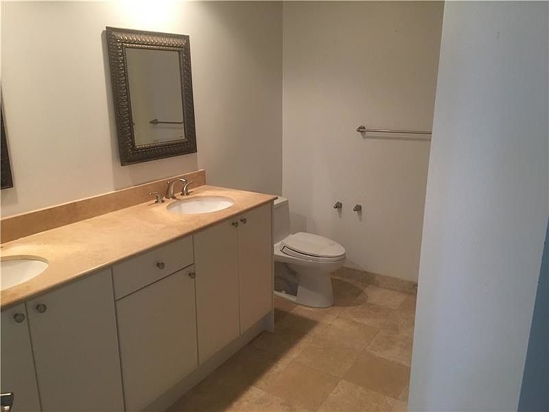 2nd image of 1565 E Hallandale Beach Blvd