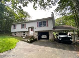 21 Stonegate Ct, Mount Pocono, PA 18344