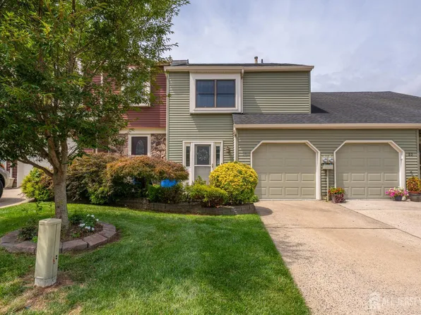 21 Knoll Ct, Matawan, NJ 07747