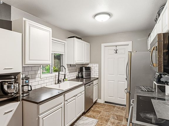 5th image of 4825 SE Brookside Dr