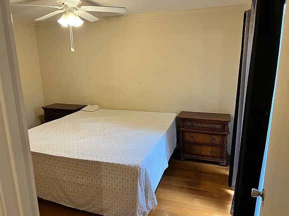 5th image of 3636 Greenacres Dr #20