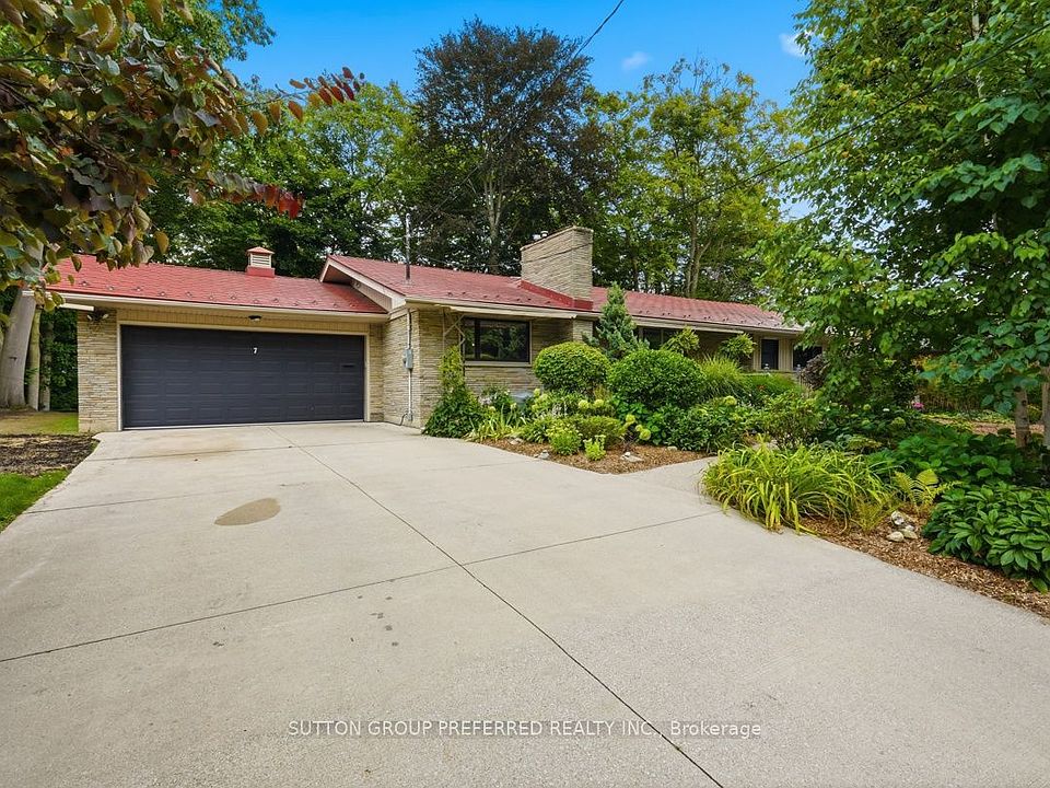 1st image of 7 Metamora Cres
