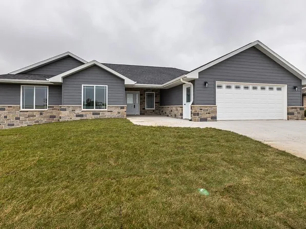 609 Pimlico Way, Epworth, IA 52045