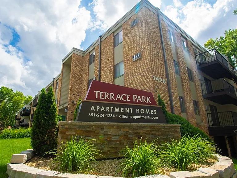1420 Terrace Dr — Photo 8