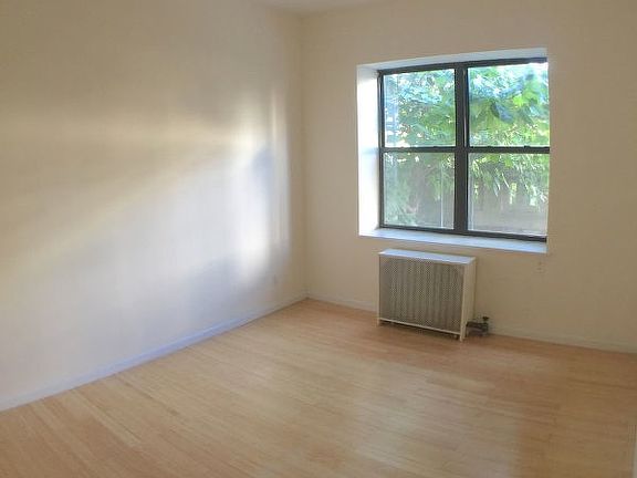 3rd image of 102 Lefferts Ave #1