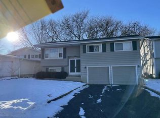 124 N Lambert Rd, Glen Ellyn, IL 60137