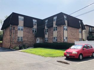 1138B Farm Rd, Secaucus, NJ 07094