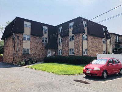 1138B Farm Rd, Secaucus, NJ, 07094