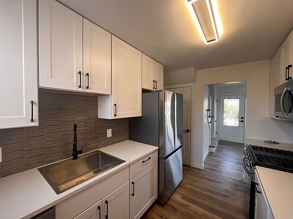 3rd image of 9847 Grand Ave